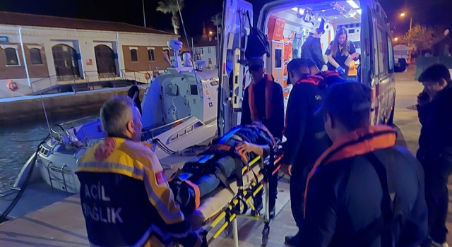 Bozcaada’da yaralı vatandaşı Sahil Güvenlik tahliye etti