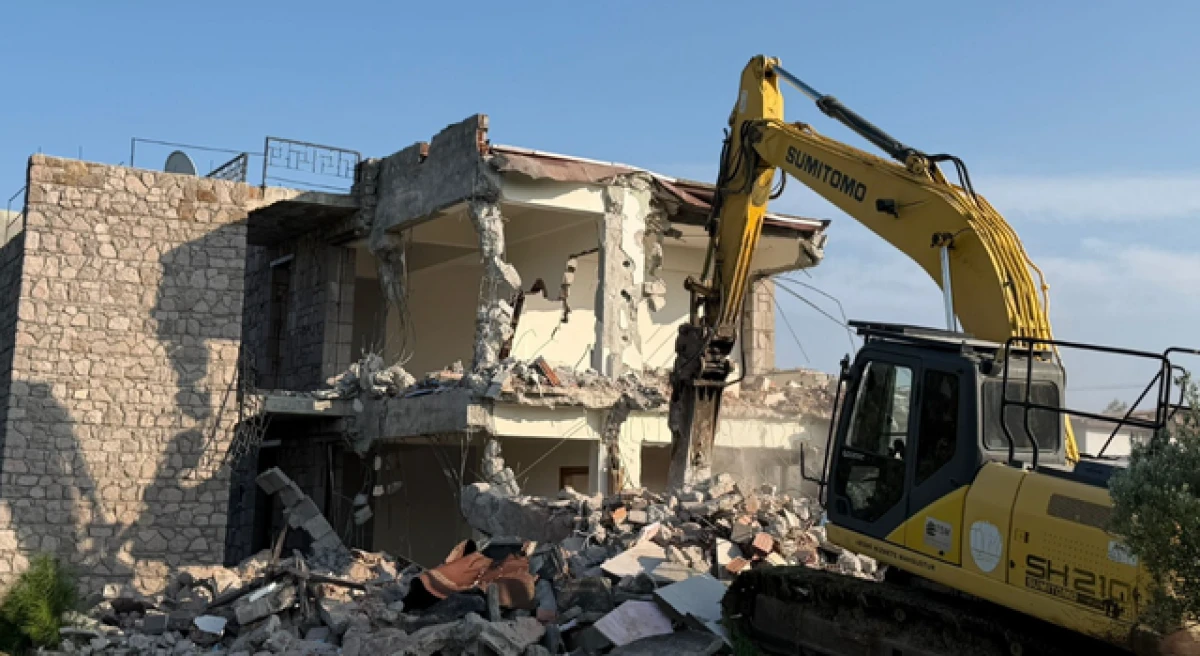 Ayvacık’ta 121 adet kaçak yapı yıkıldı!