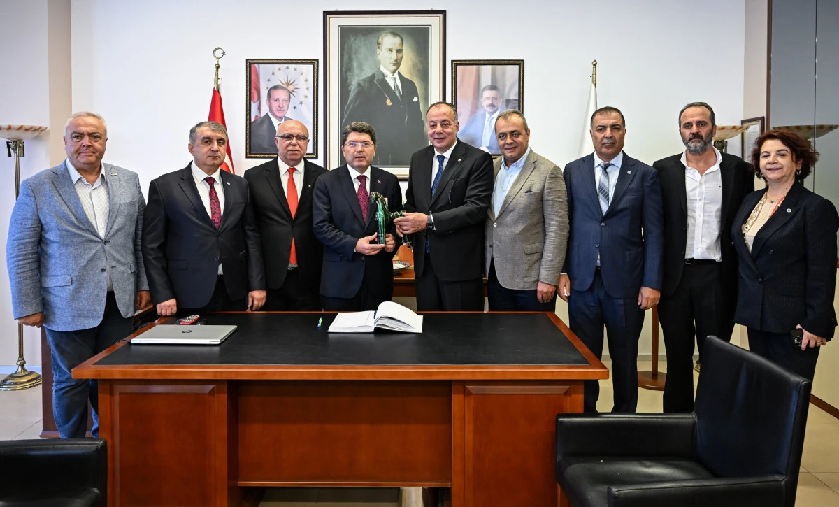Bakan Tunç’tan Çanakkale’de STK ziyaretleri