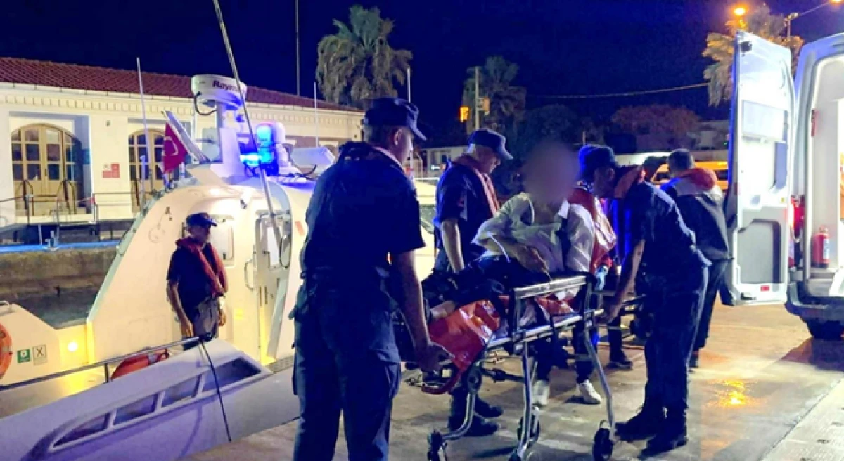 Bozcaada&rsquo;da beyin kanaması tehlikesi ge&ccedil;iren hastanın imdadına Sahil G&uuml;venlik yetişti