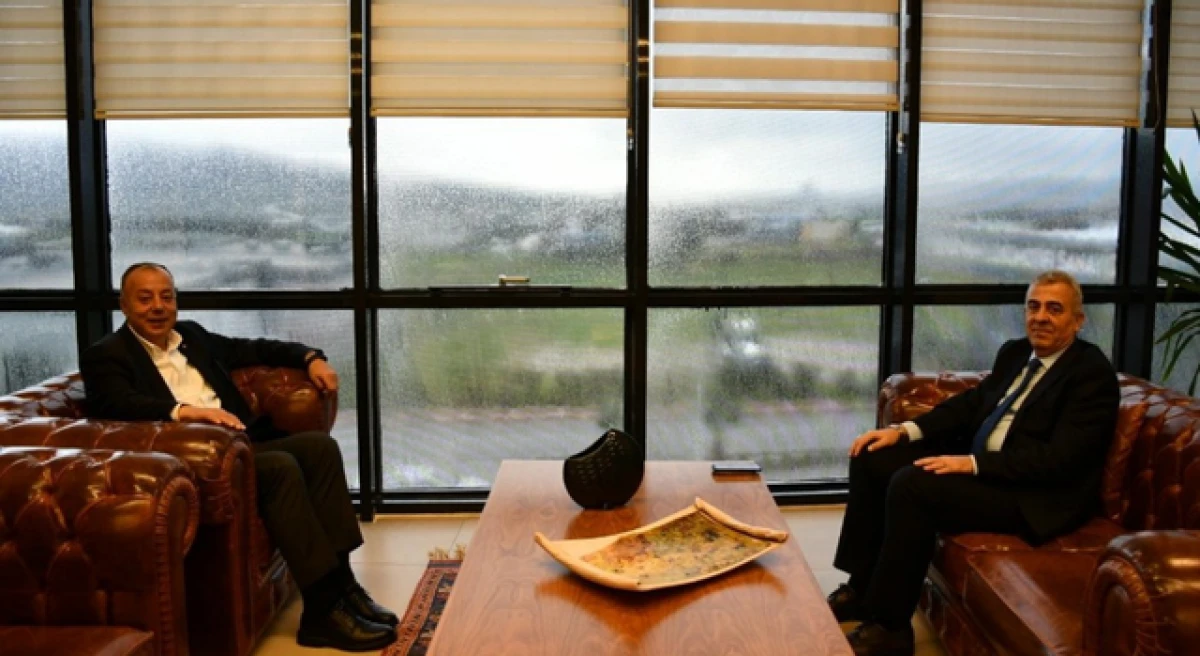 &Ccedil;anakkale Emniyet M&uuml;d&uuml;r&uuml; Dağıstanlı&rsquo;dan, &Ccedil;TSO Başkanı Semizoğlu&rsquo;na iade-i ziyaret