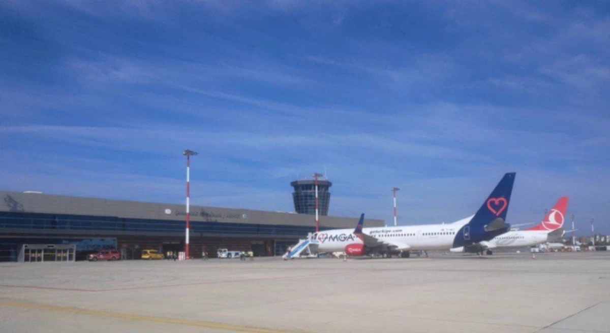 &Ccedil;anakkale Havalimanı&rsquo;nı mart ayında 10 bin yolcu kullandı