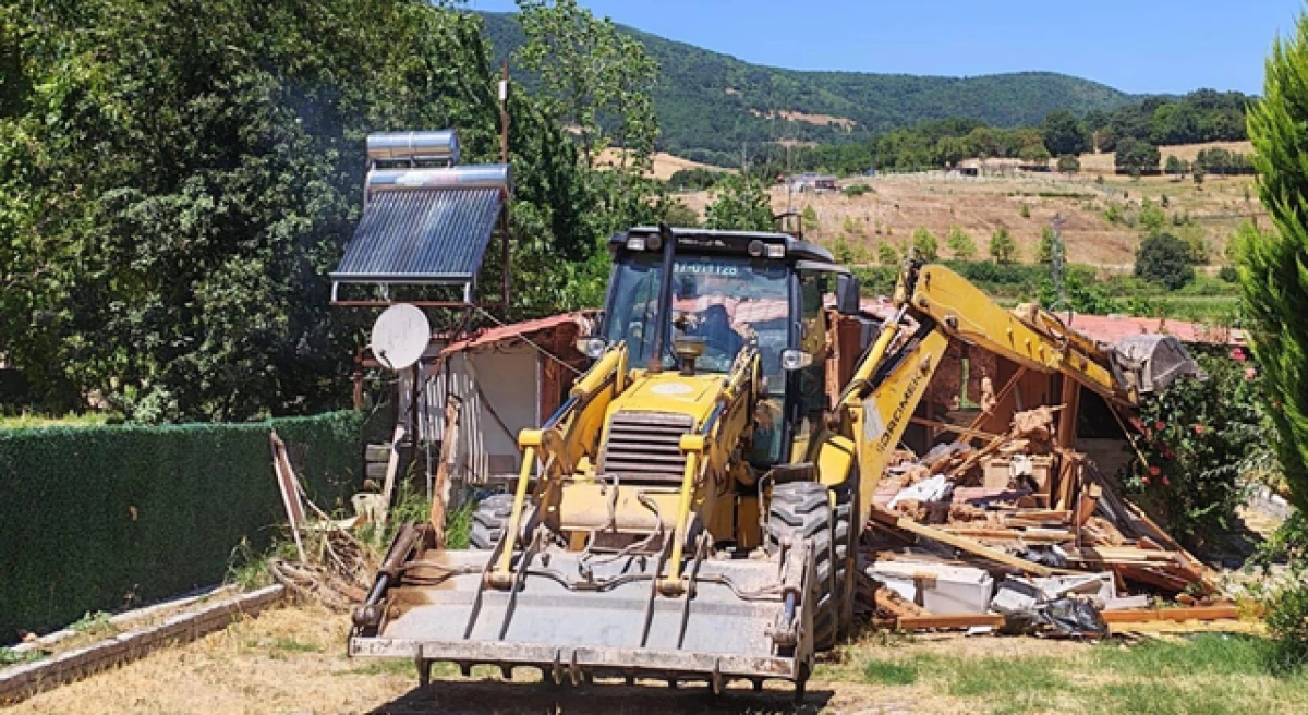 &Ccedil;anakkale&rsquo;de 16 adet ka&ccedil;ak yapı yıkıldı!