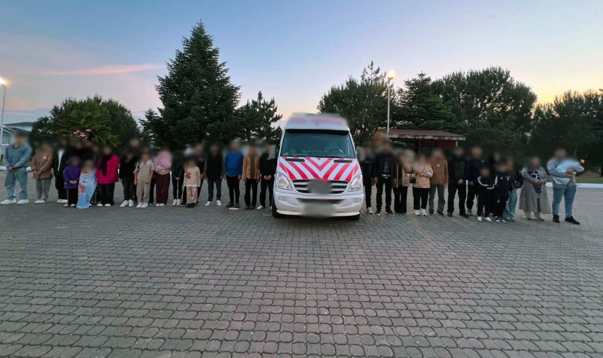 &Ccedil;anakkale&rsquo;de 2 g&ouml;&ccedil;men ka&ccedil;ak&ccedil;ısı ile 33 ka&ccedil;ak g&ouml;&ccedil;men yakalandı!
