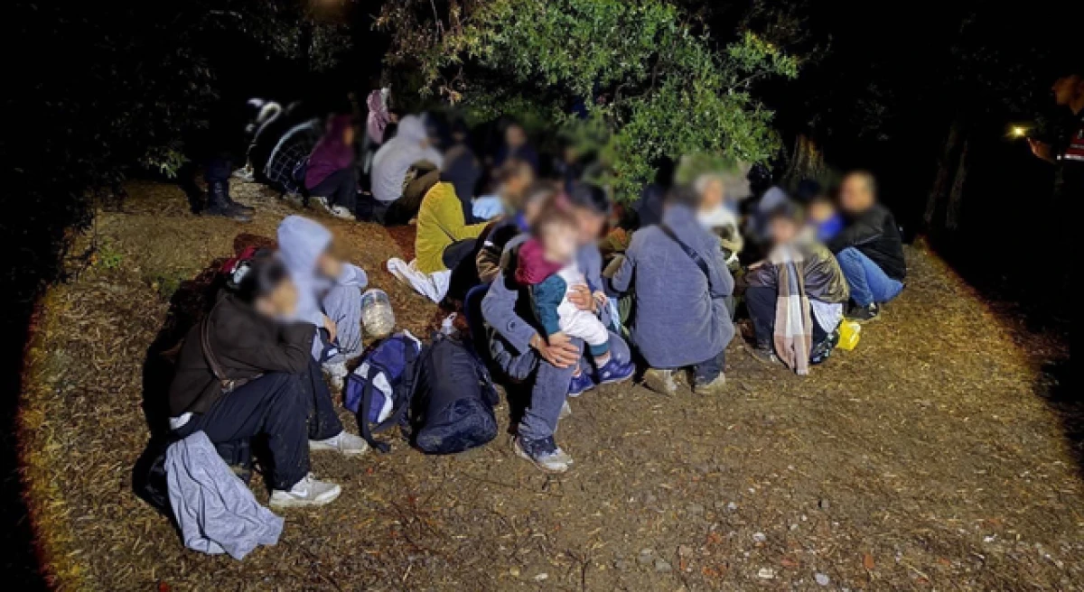 &Ccedil;anakkale&rsquo;de 2 g&ouml;&ccedil;men ka&ccedil;ak&ccedil;ısı ile 51 ka&ccedil;ak g&ouml;&ccedil;men yakalandı!