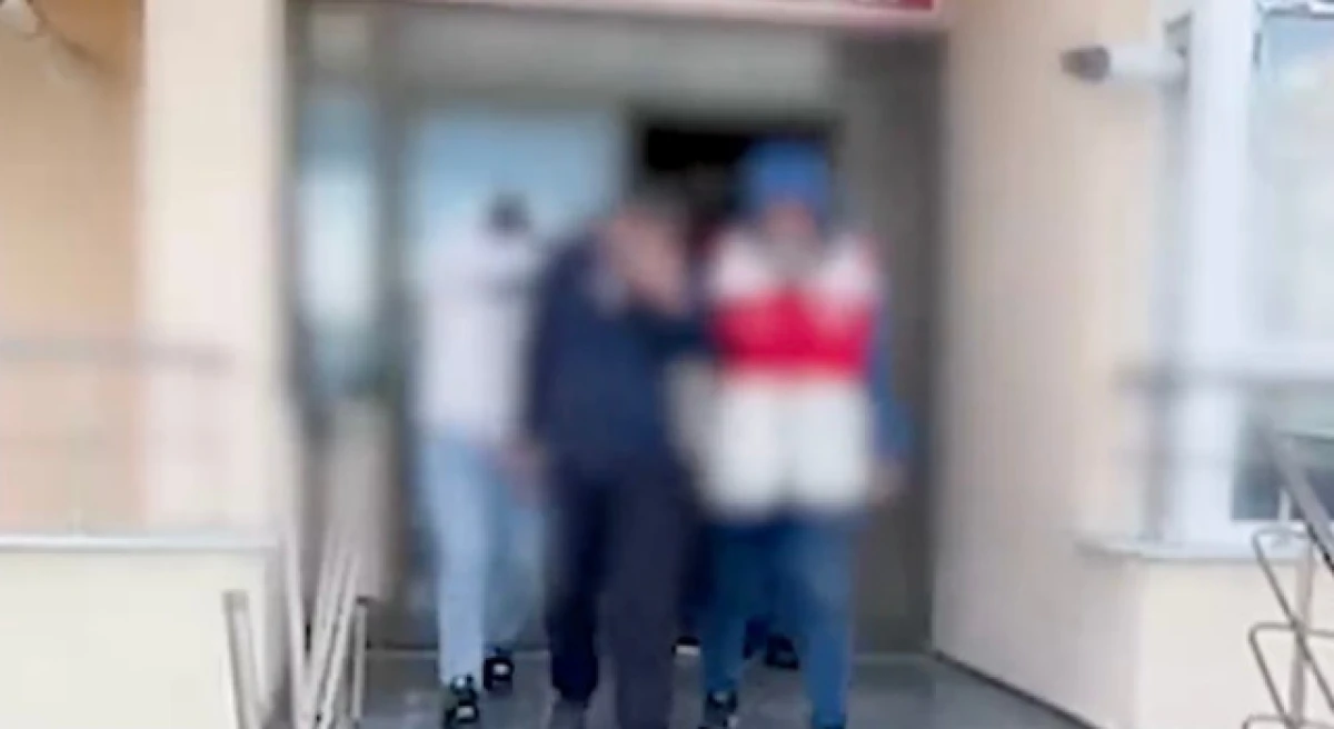 &Ccedil;anakkale&rsquo;de 3 g&ouml;&ccedil;men ka&ccedil;ak&ccedil;ısı tutuklandı!