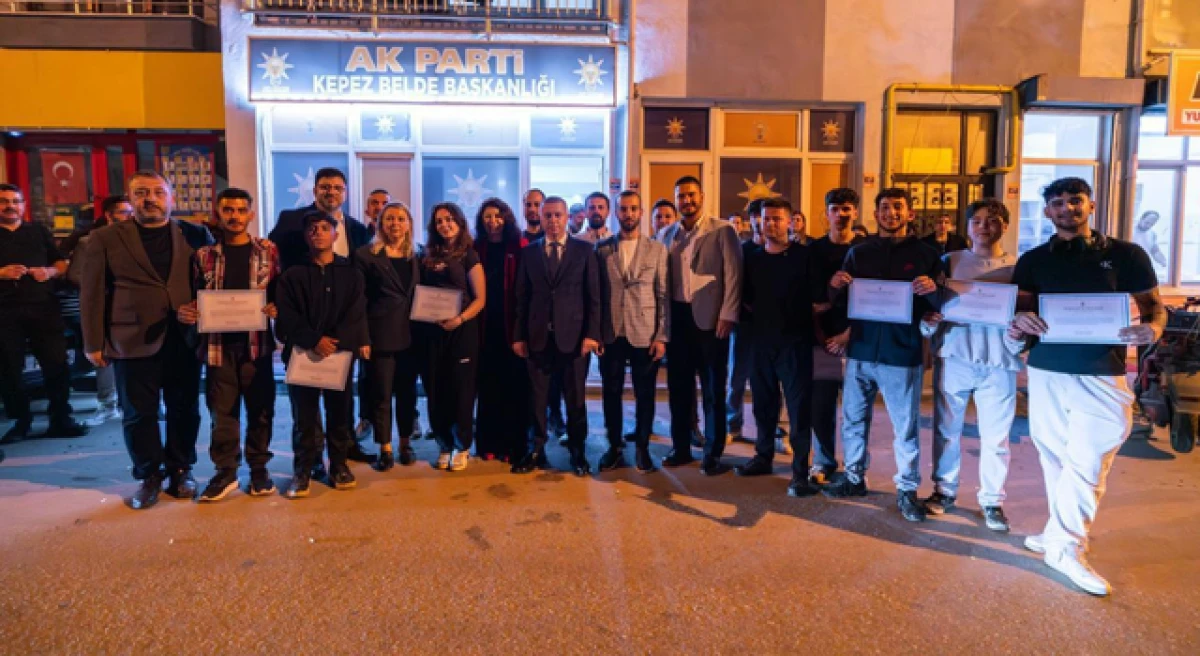 &Ccedil;anakkale&rsquo;de 30 gen&ccedil; AK Parti&rsquo;ye katıldı