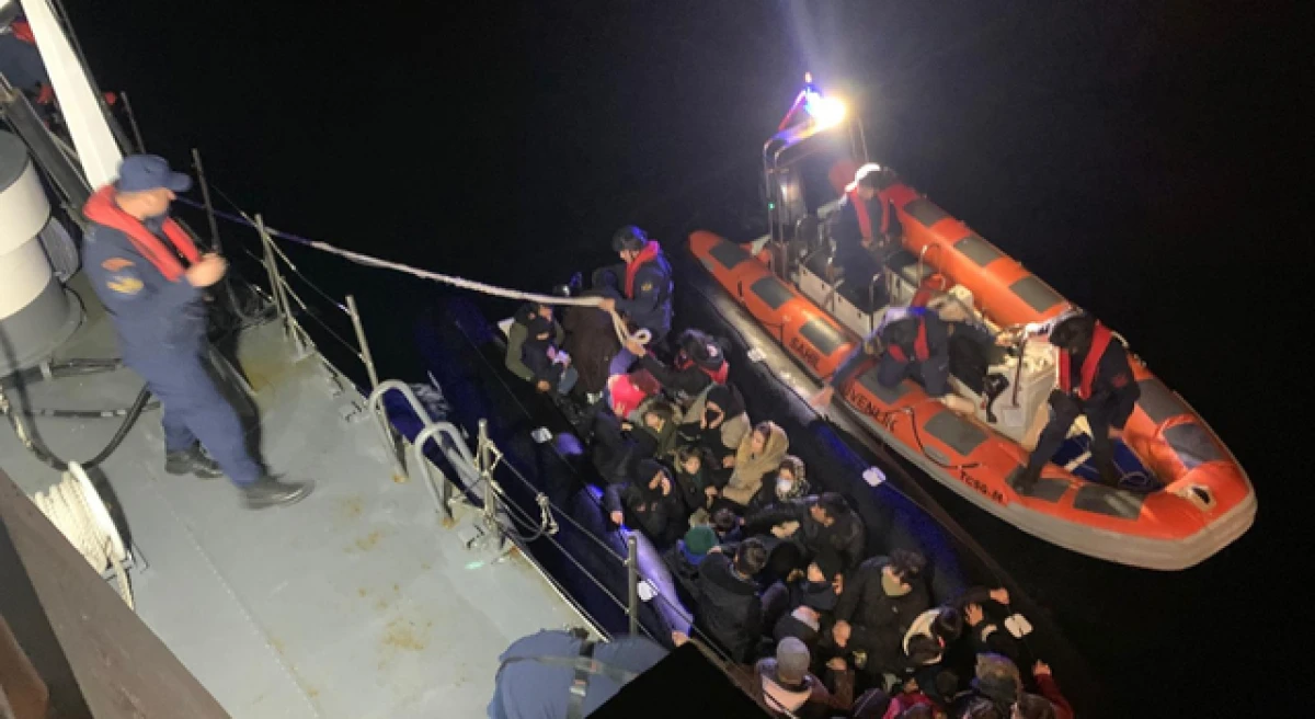 &Ccedil;anakkale&rsquo;de 31 ka&ccedil;ak g&ouml;&ccedil;men ile 1 g&ouml;&ccedil;men ka&ccedil;ak&ccedil;ısı yakalandı!