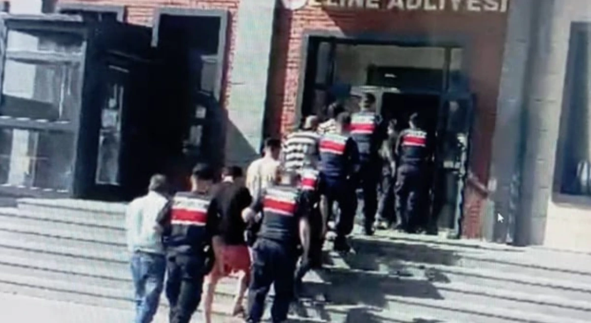 &Ccedil;anakkale&rsquo;de 4 g&ouml;&ccedil;men ka&ccedil;ak&ccedil;ısı tutuklandı!
