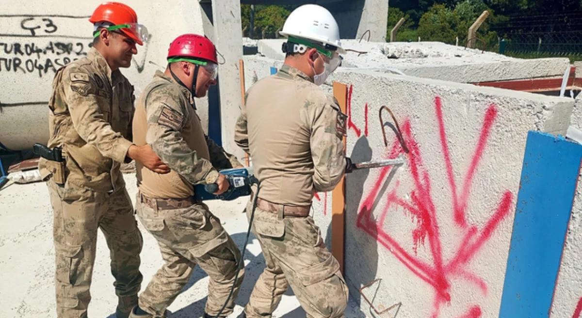 &Ccedil;anakkale&rsquo;de AFAD&rsquo;dan, jandarmaya arama kurtarma eğitimi