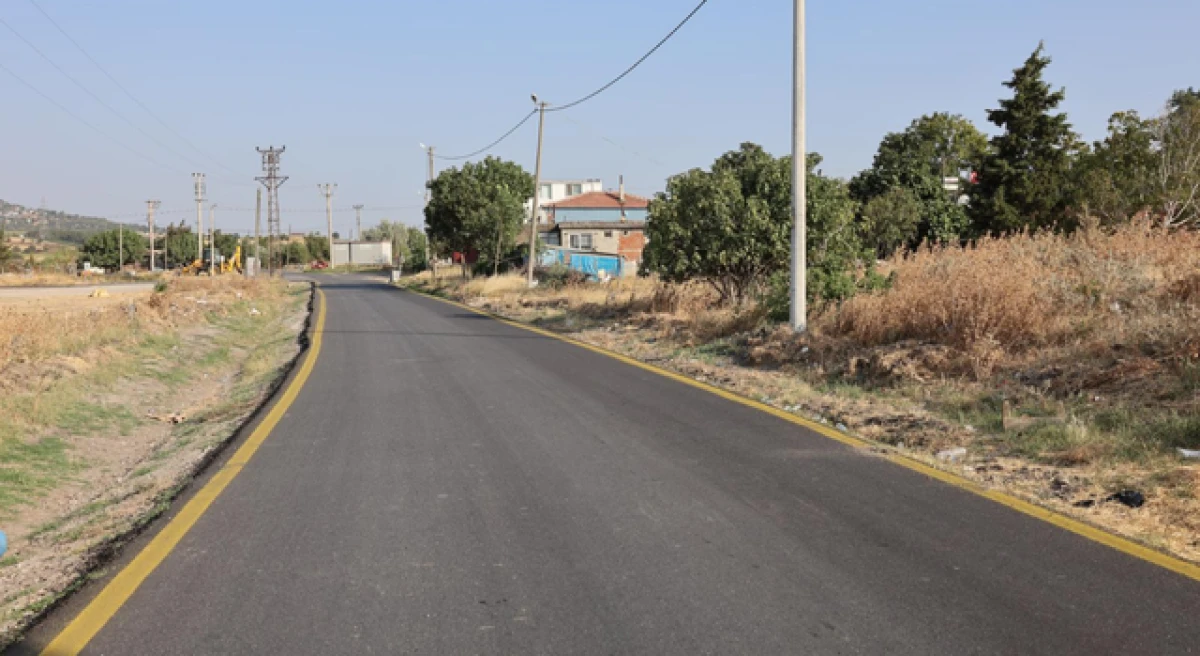 Çanakkale’de köy yollarında sıcak asfalt çalışmaları sürüyor