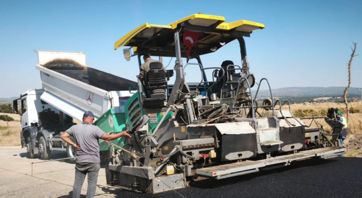 &Ccedil;anakkale&rsquo;de k&ouml;ylere y&ouml;nelik asfalt yol &ccedil;alışmaları s&uuml;r&uuml;yor