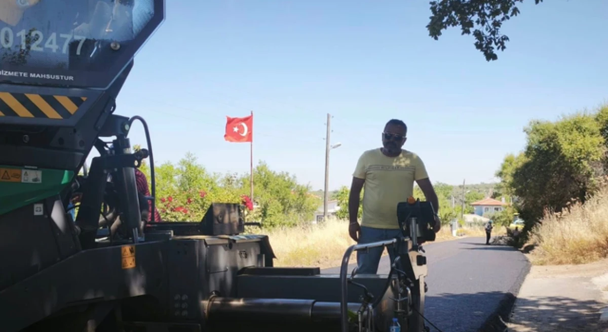 &Ccedil;anakkale'nin bir k&ouml;y&uuml; daha asfalt yola kavuşuyor