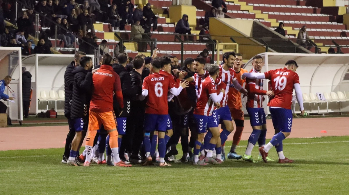 &Ccedil;anakkalespor ligin ilk yarısını yenilgisiz lider bitirdi