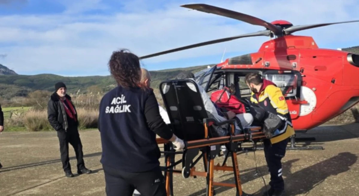 G&ouml;k&ccedil;eada&rsquo;da rahatsızlanan hastanın imdadına ambulans helikopter yetişti