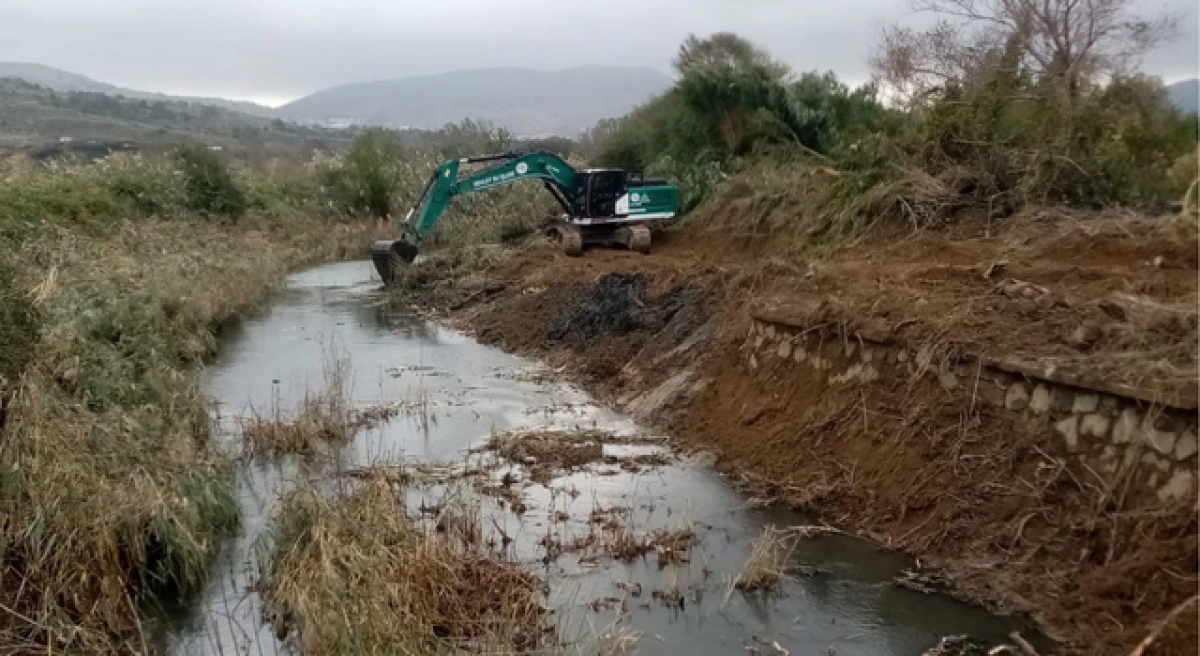 Gökçeada’da taşan derede tahliye çalışmaları sürüyor