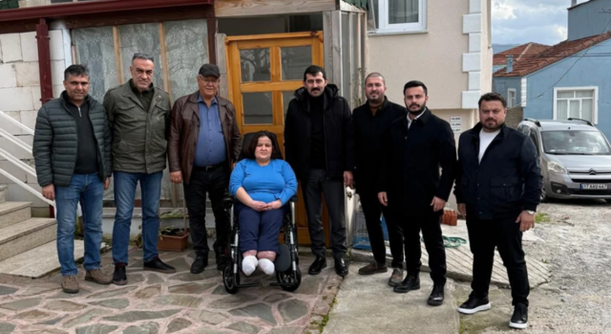 MHP&rsquo;den &Ccedil;anakkale&rsquo;de 7 engelli vatandaşa ak&uuml;l&uuml; sandalye desteği