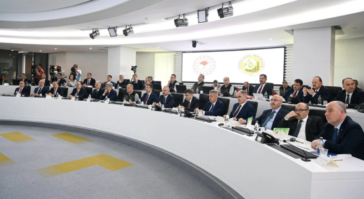 Vali Toraman kritik toplantıda!