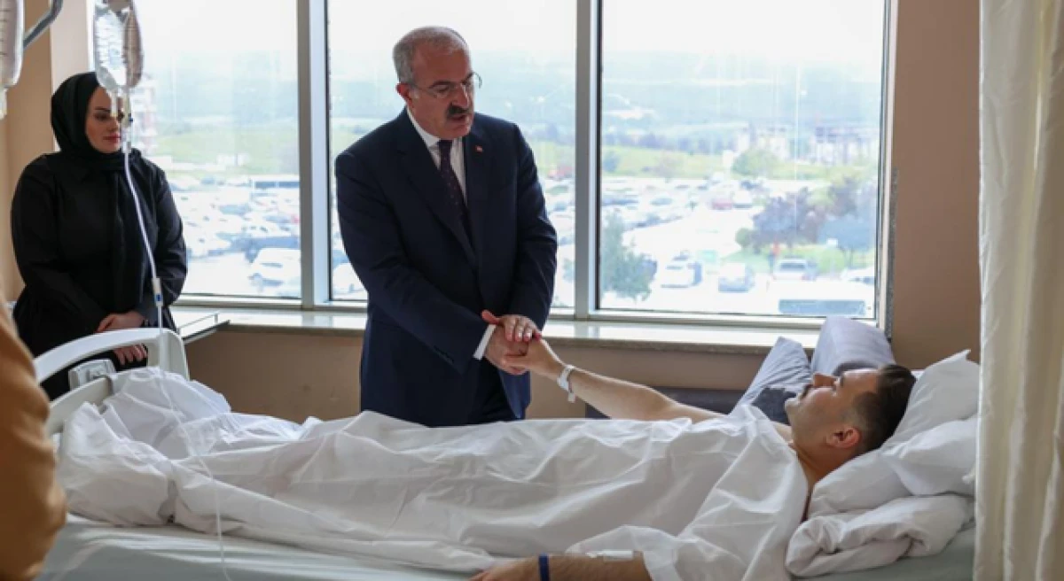 Vali Toraman&rsquo;dan, G&ouml;k&ccedil;eada Kaymakamı Acar&rsquo;a ge&ccedil;miş olsun ziyareti