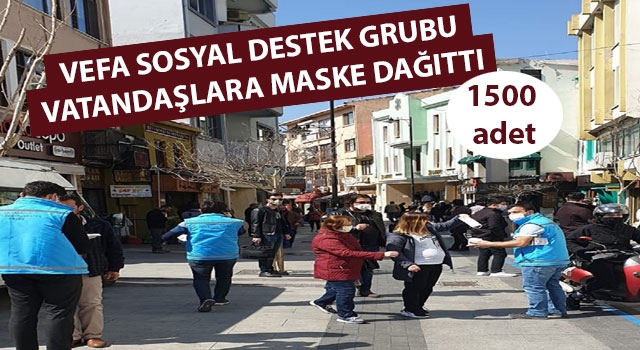 Vefa Sosyal Destek Grubu vatandaşlara maske dağıttı