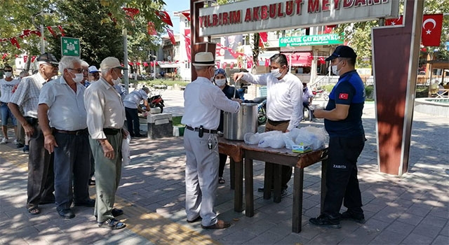 Bayramiç Belediyesinden aşure ikramı