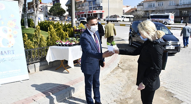 Başkan Erdoğan’dan, kadınlara 8 Mart çiçeği