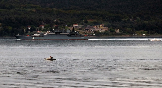 Rus savaş gemisi 'Novocherkassk' Çanakkale Boğazı’ndan geçti