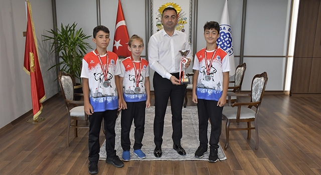 Şampiyon karatecilerden, Başkan Erdoğan’a ziyaret