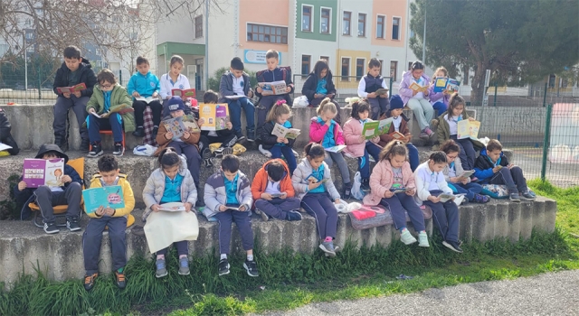 Vali Fahrettin Akkutlu İlkokulu’nda dolu dolu etkinlikler: 1’inci sınıflar kitap okudu, 3’üncü sınıflar tiyatro sahneledi