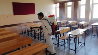 Belediye ekipleri, okulları dezenfekte etti
