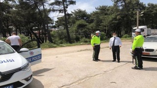 Vali Aktaş, Ayvacık’ta polis kontrol noktasını denetledi