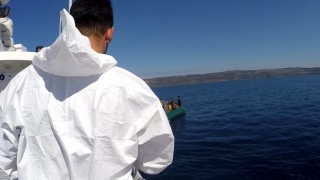 Ayvacık açıklarında ölüme terk edilen 30 düzensiz göçmen kurtarıldı