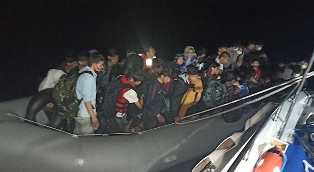 Ayvacık açıklarında 43 düzensiz göçmen kurtarıldı