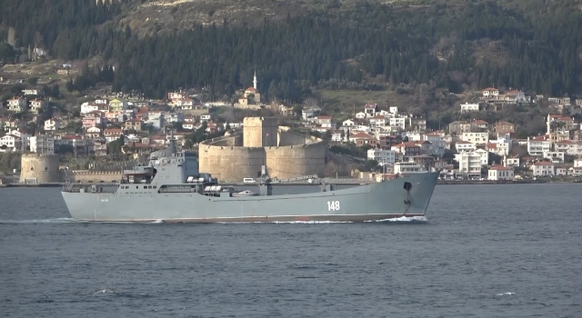 Rus savaş gemisi ‘Orsk’ Çanakkale Boğazı’ndan geçti