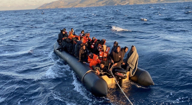 Çanakkale açıklarında 46 kaçak göçmen kurtarıldı