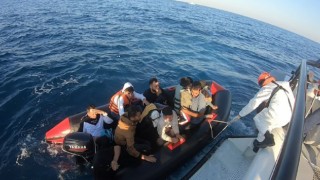 Çanakkale açıklarında 12 düzensiz göçmen kurtarıldı